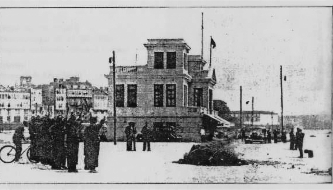 Imagen de archivo de la quema de libros frente a la Dársena de A Coruña en 1936