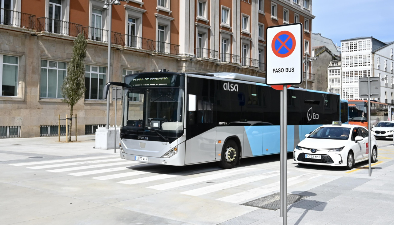 La parada de bus metropolitano con señalización reforzada