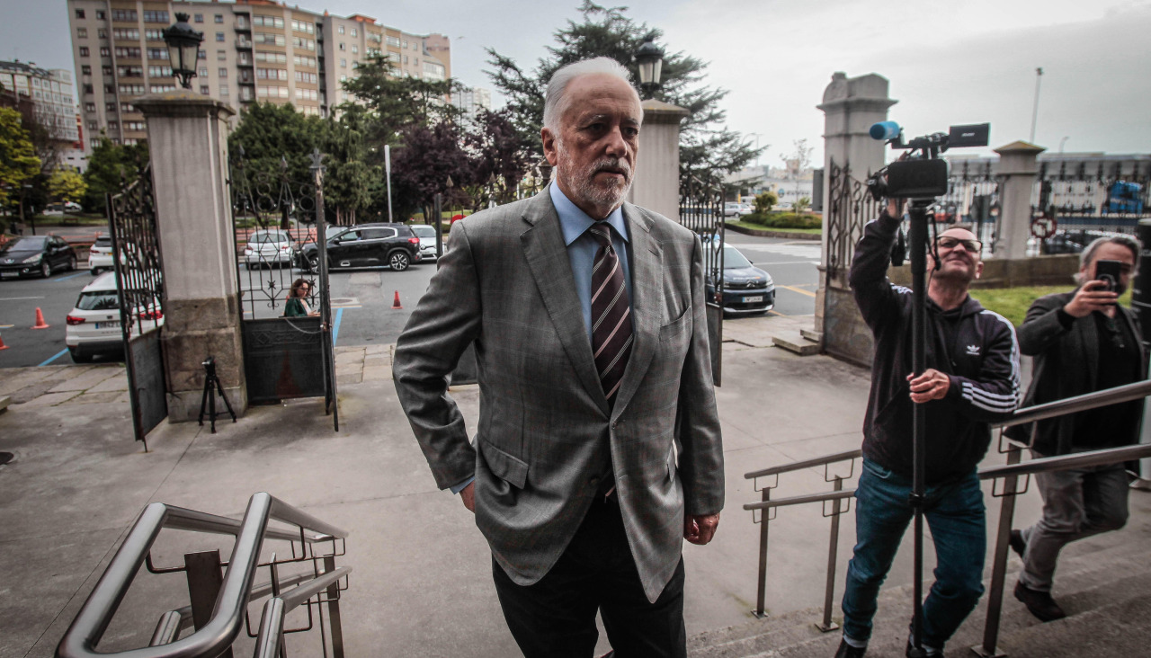 Miguel Reija llega al juicio por la Primitiva millonaria