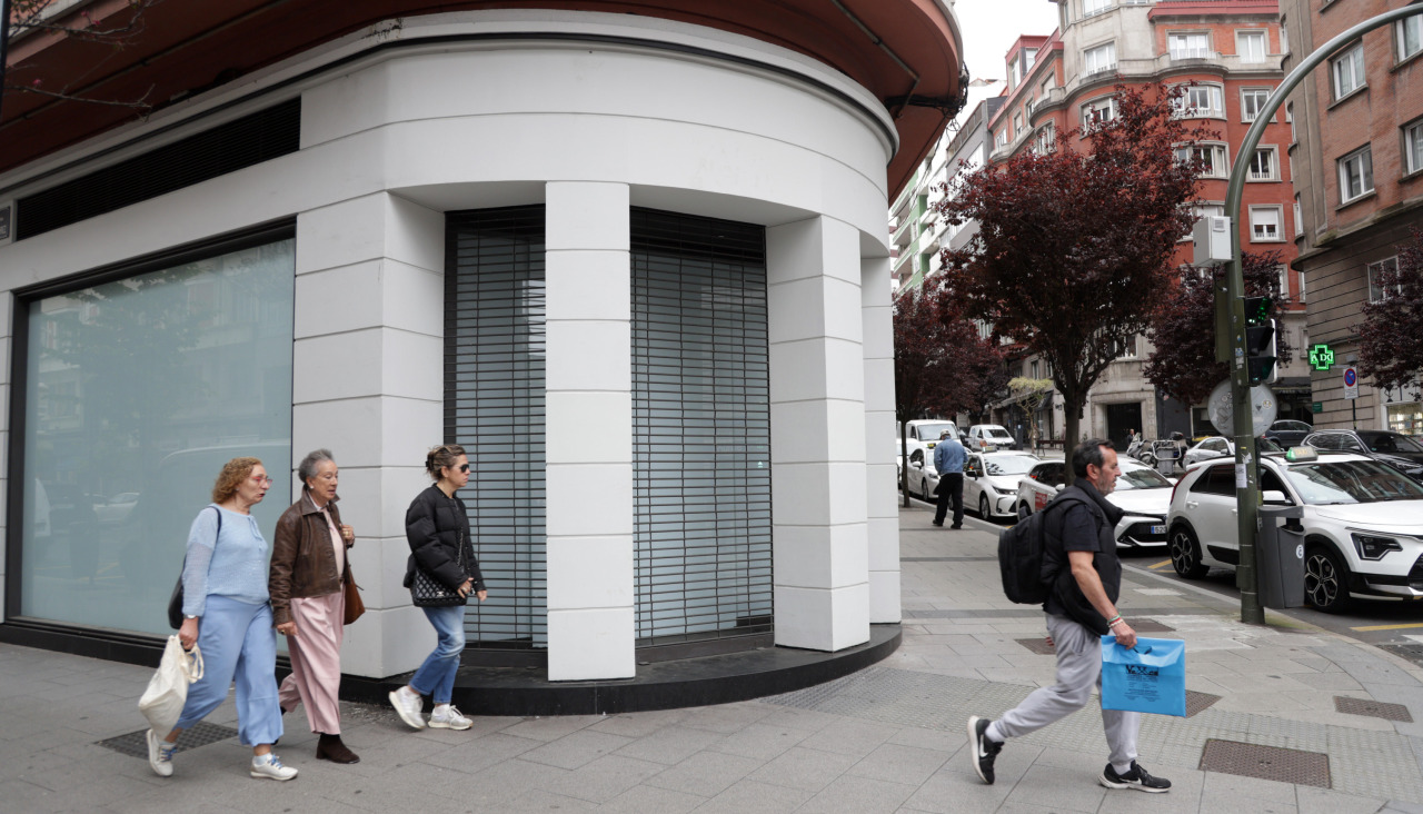 El primer Zara de la historia ya no luce el logo de la tienda