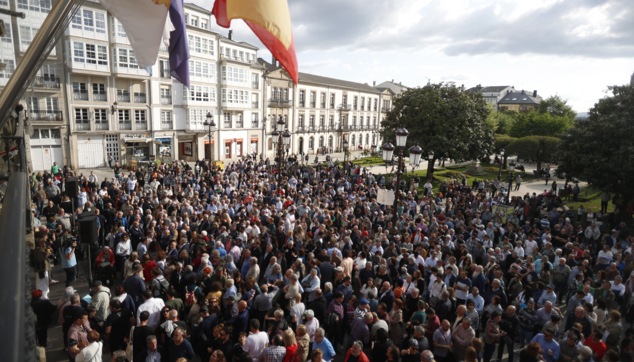 Protesta convocada por una plataforma contraria a la moción de censura en Lugo