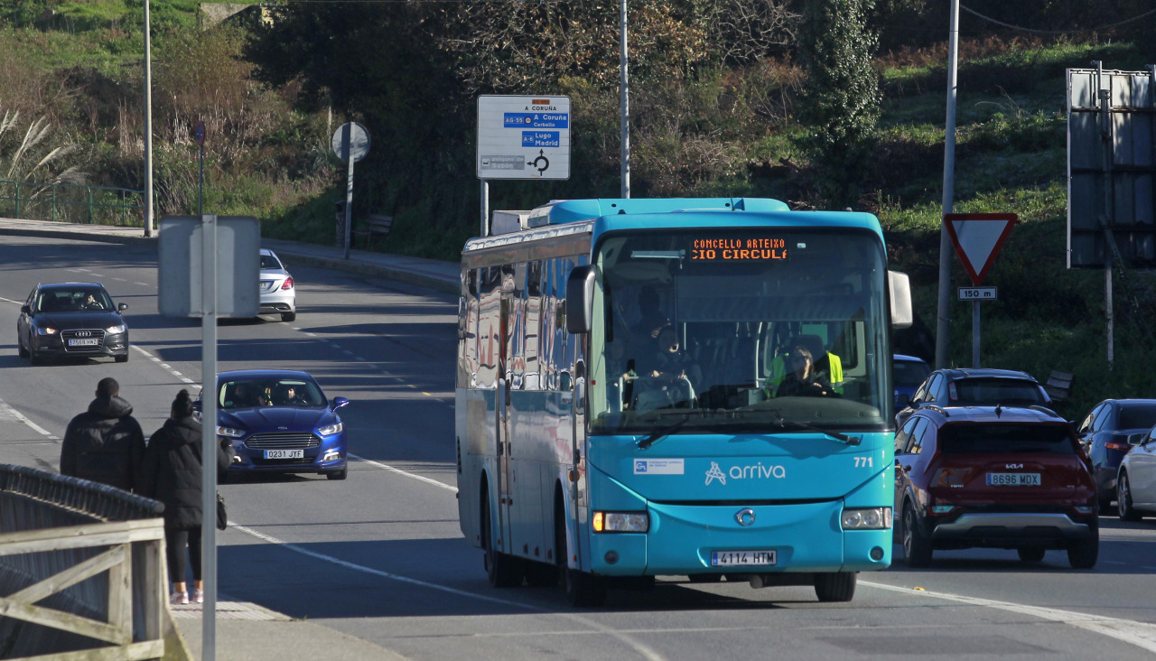 Un autobús en Arteixo