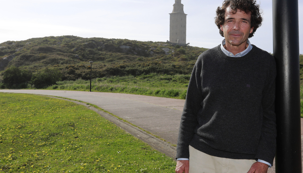 Chuny, con la Torre de Hércules a su espaldaEntrevista CTV a Chuny Bermúdez, en la Torre de Hércules