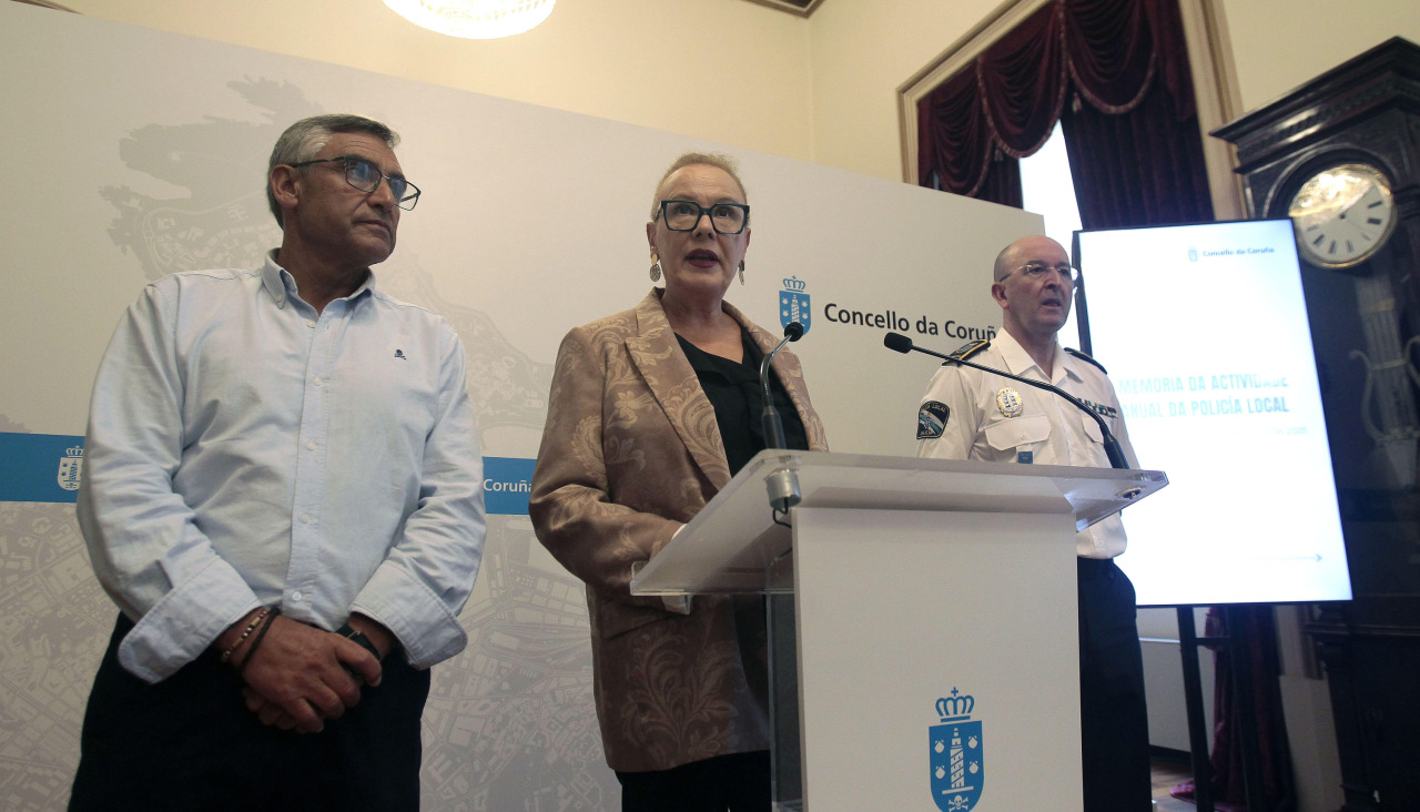 La concejala de Seguridad Ciudadana, Montse Paz, en una rueda de prensa