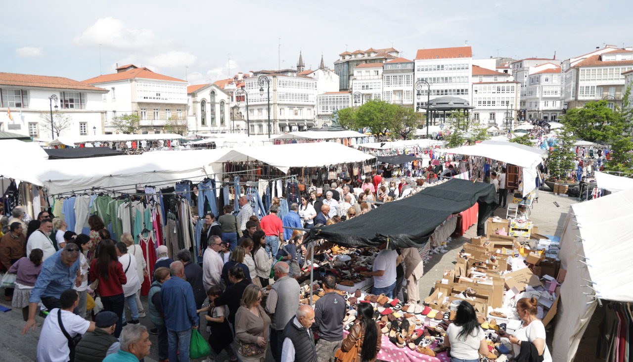 Betanzos celebró su tradicional feria del 1 de mayo, mientras que los más pequeños fueron los protagonistas del Canto dos Maios