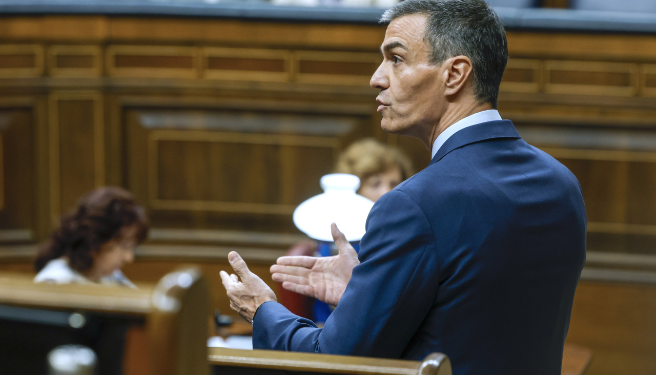El presidente del Gobierno, Pedro Sánchez, durante su intervención en una sesión de control
