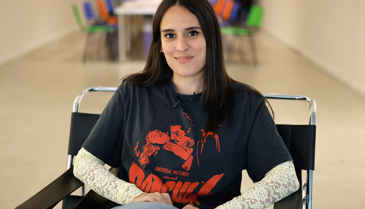 La escritora gallega, Lucía Solla Sobral, posa durante una entrevista en Buenos Aires