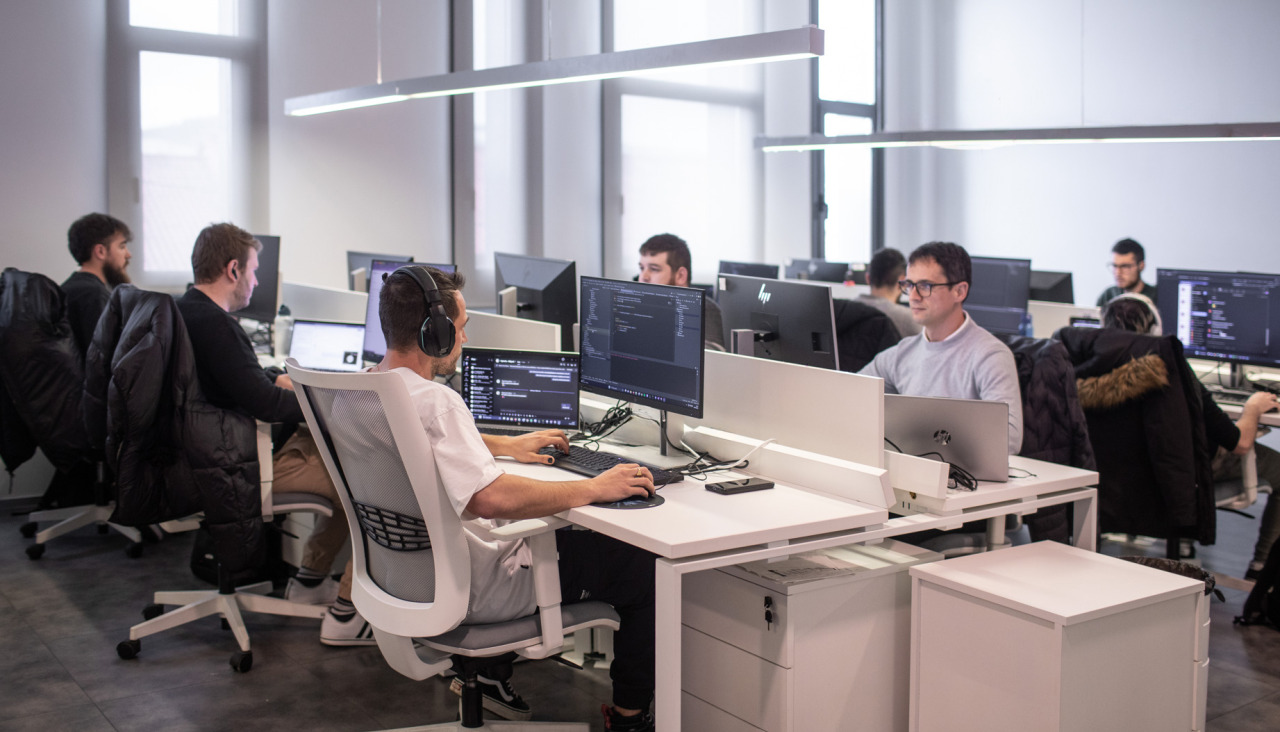 Trabajadores en las oficinas de Altia
