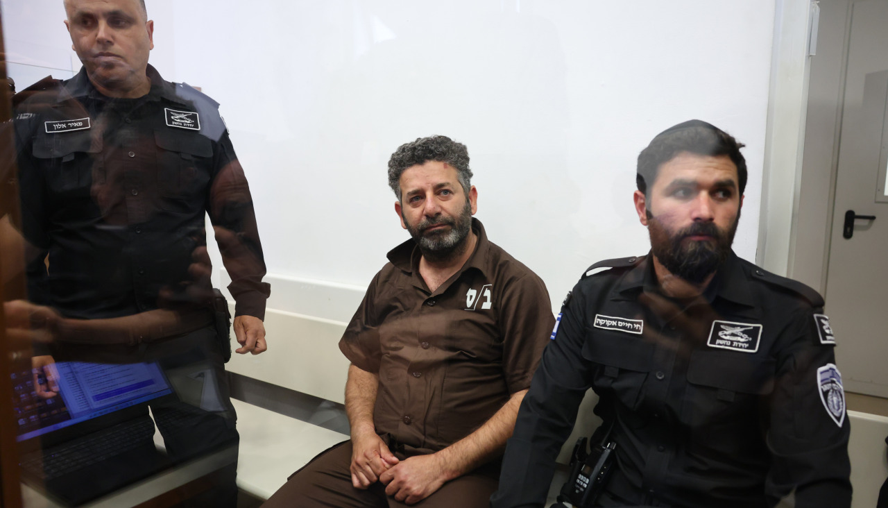 Saif Abu Keshek (C), miembro español de la flotilla detenido en Israel