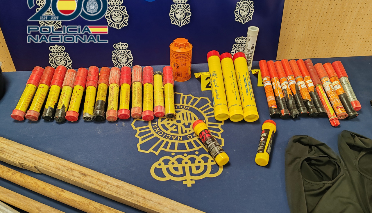 Inspección de un local frecuentado por Riazor Blues