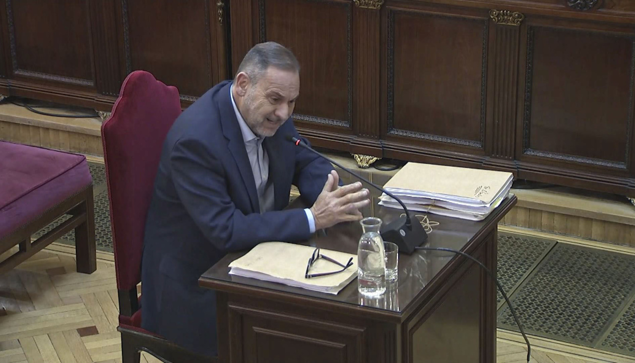 Captura de la señal del Tribunal Supremo en la que aparece el exministro José Luis Ábalos durante su declaración,