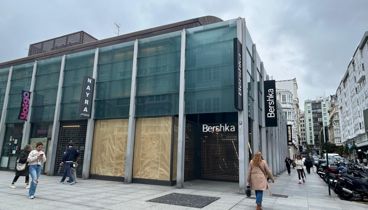Establecimiento de Bershka en la Plaza de Lugo, cerrado por reformas