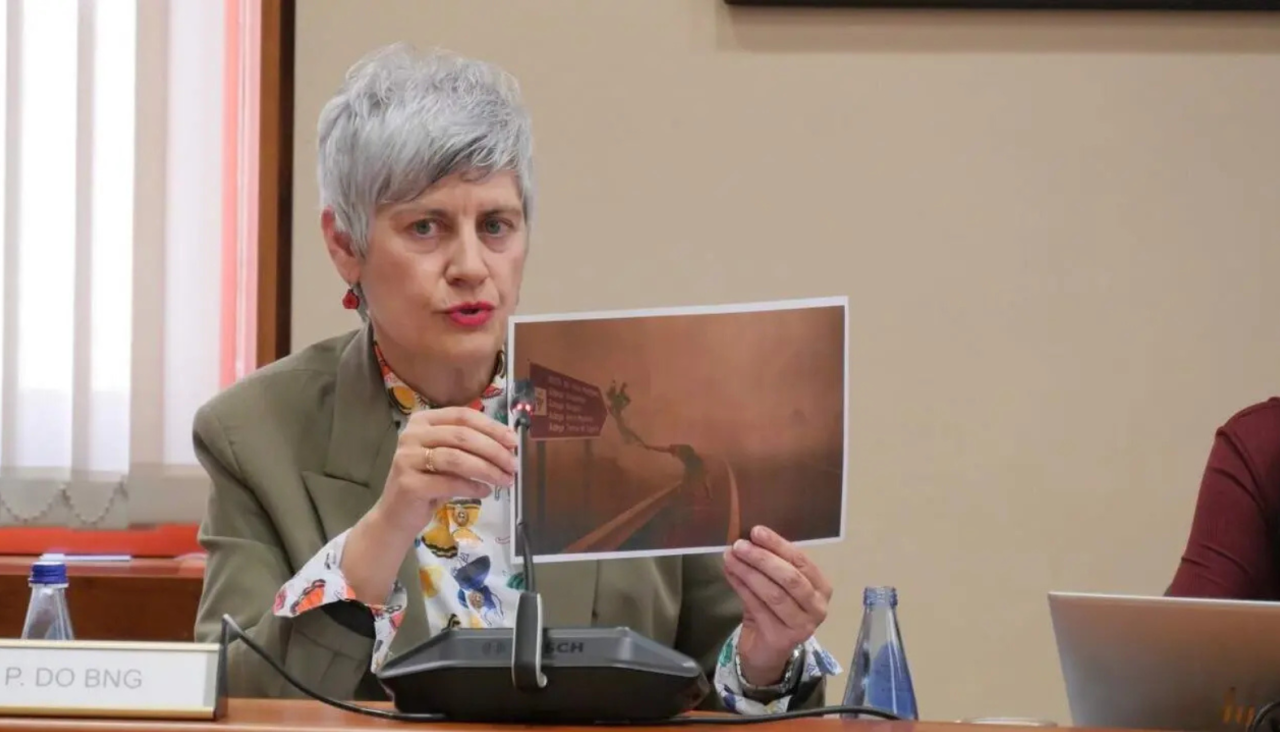 Mercedes Queixas preguntó por el Centro de Saúde de Coirós en el Parlamento de Galicia