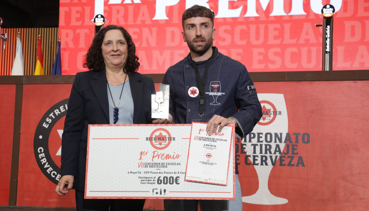 Belén do Campo y Fuenteseca con su premio, esta mañana en el CIFP Paseo das Pontes