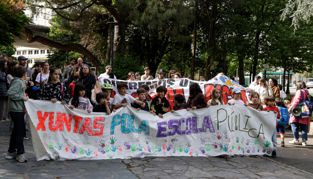 Un momento de la movilización educativa, esta tarde, en Cuatro Caminos