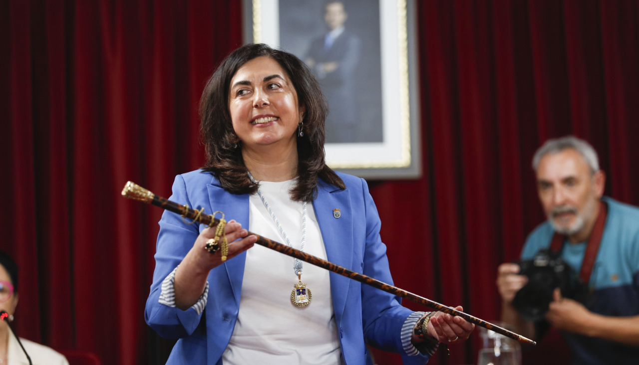 A nova alcaldesa de Lugo, Elena Candia, este xoves co bastón de mando da cidade