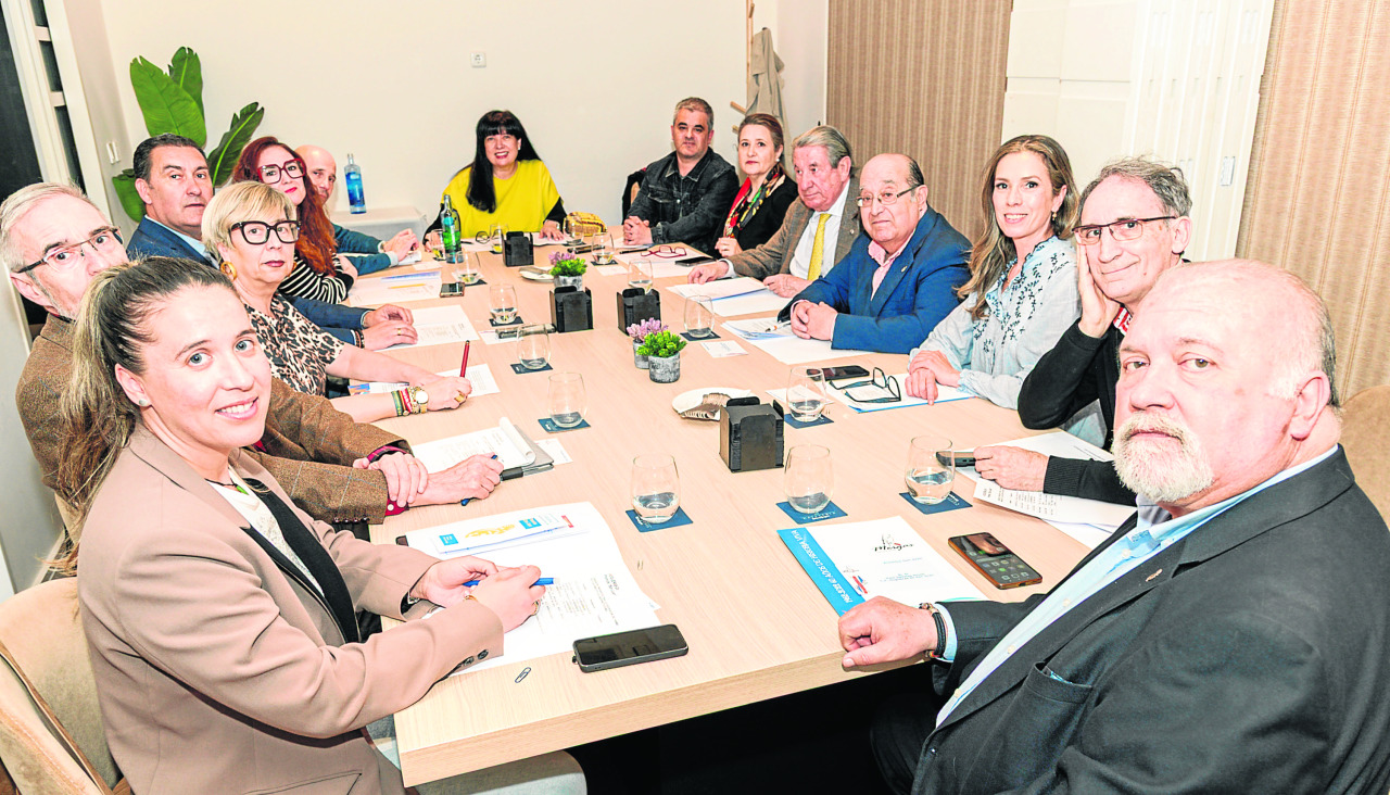 El jurado, durante la reunión que celebró ayer en El Corte Inglés