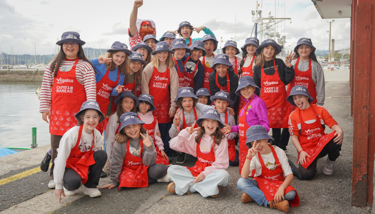 El grupo de Capitán Mareas en la lonja de Sada