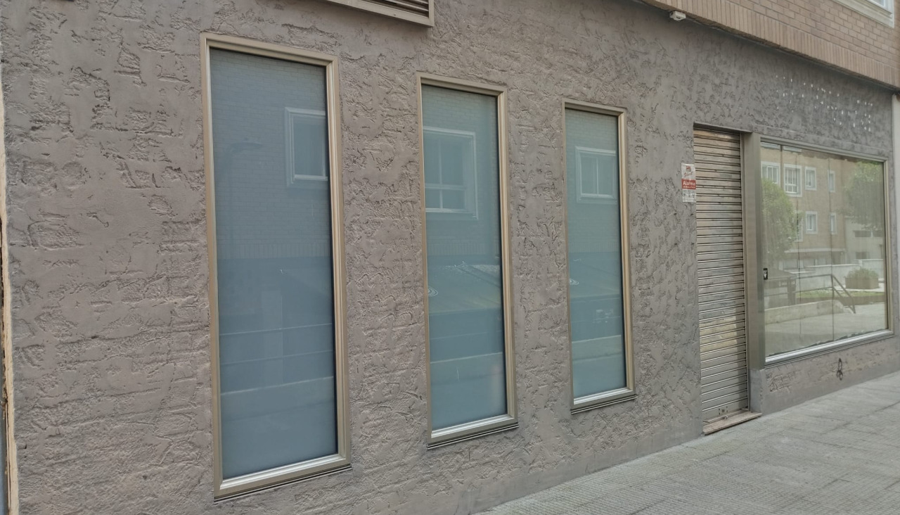 Bajo comercial vacío en A Barcala