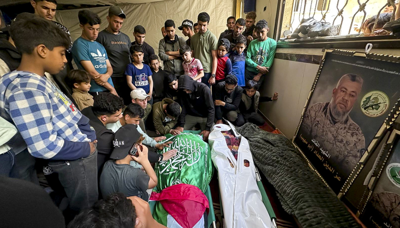 La mezquita Suhada Al Aqsa de la ciudad de Gaza (norte) celebró en la mañana de este sábado el funeral de uno de sus últimos altos cargos de largo recorrido en la Franja, Izz al Din Al Haddad