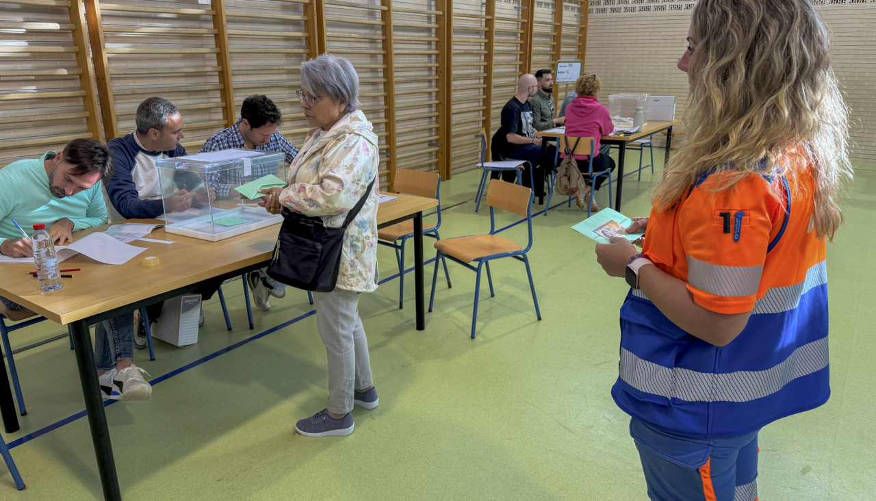 Mesa electoral constituida en Andalucía