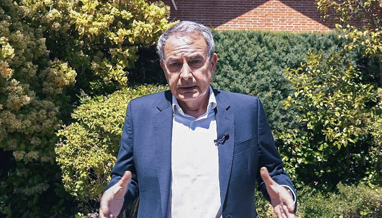 Captura del video enviado por el expresidente del Gobierno José Luis Rodríguez Zapatero, en el que ha asegurado este martes tras su imputación en la causa de Plus Ultra que "jamás" ha hecho gestiones ante ninguna "administración pública ni sector público en relación con el rescate" de la aerolínea. "Toda mi actividad pública y privada se ha desarrollado siempre con absoluto respeto a la legalidad", ha garantizado en un vídeo remitido a los medios después de recibir esta mañana una notificación de la Audiencia Nacional citándolo como investigado para el próximo 2 de junio. Zapatero asegura en ese mensaje que "jamás" ha tenido ninguna sociedad mercantil, "ni en España ni fuera de España", ni directamente ni a través de terceros.