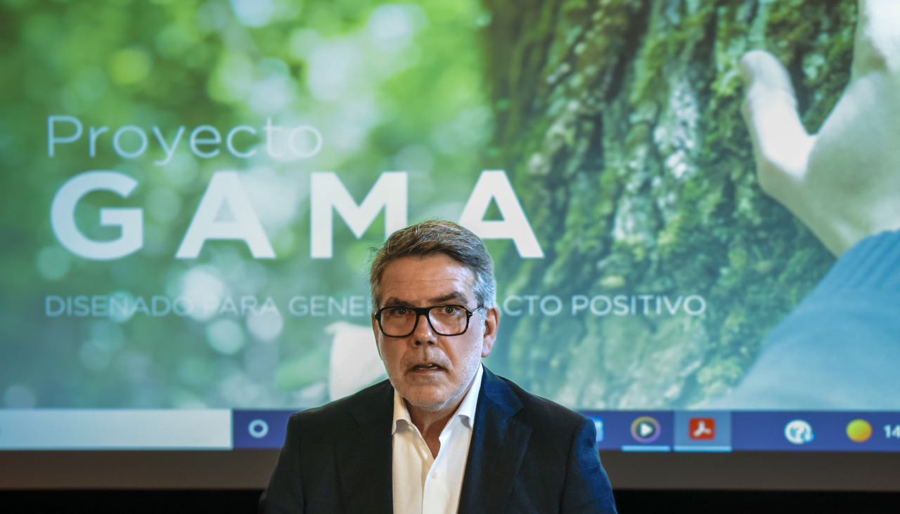 El director ejecutivo de Altri, José Pina, en 2024 en Santiago SANTIAGO DE COMPOSTELA, 03/05/2024.- El director ejecutivo de la empresa portuguesa Altri, José Pina, explica en rueda de prensa su proyecto Gama, que pretende establecer una fábrica en el municipio lucense de Palas de Rei, hoy en Santiago de Compostela. EFE/Lavandeira jr