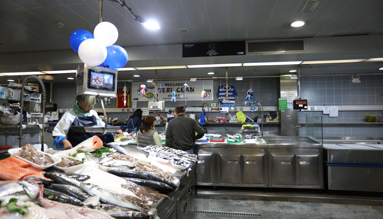 Puestos de pescado en la plaza de Lugo