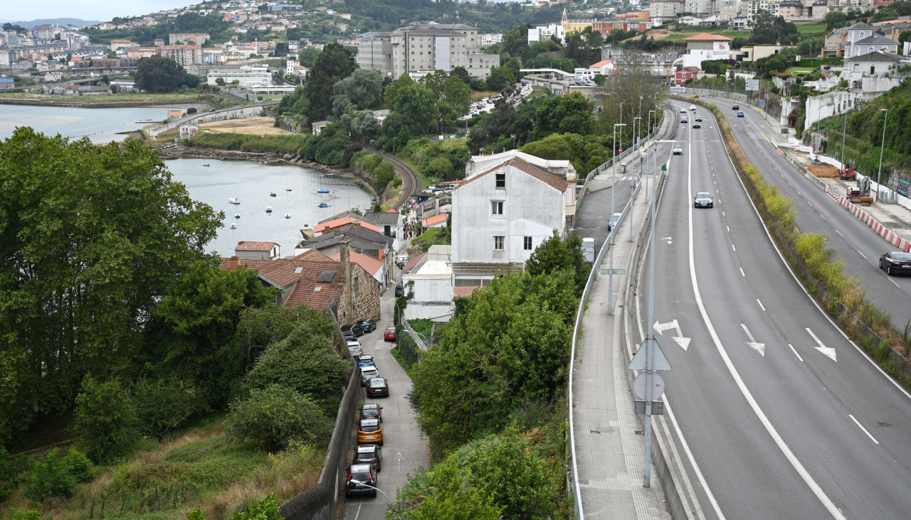 Vistas de As Xubias de Abaixo, con los terrenos del antiguo poblado de A Pasaxe al fondo
