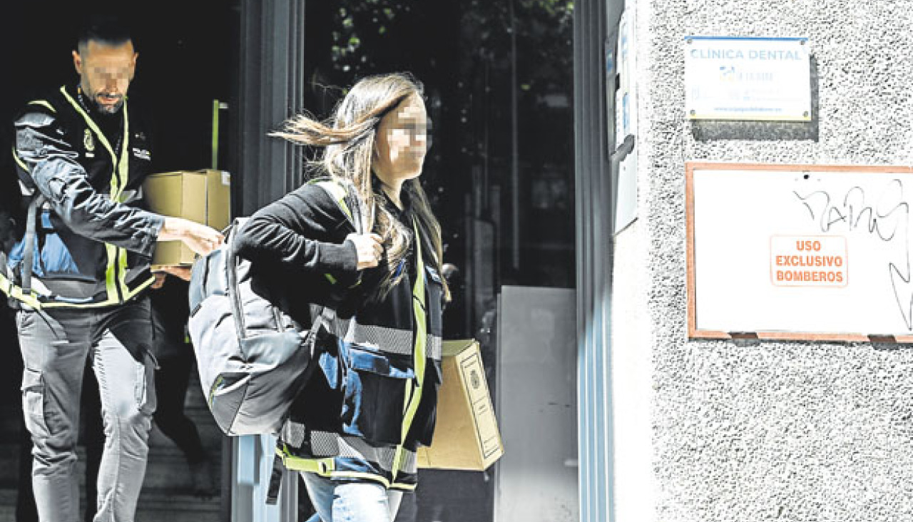 Dos agentes de la UDEF salen de la empresa de las hijas del expresidente tras registrarla