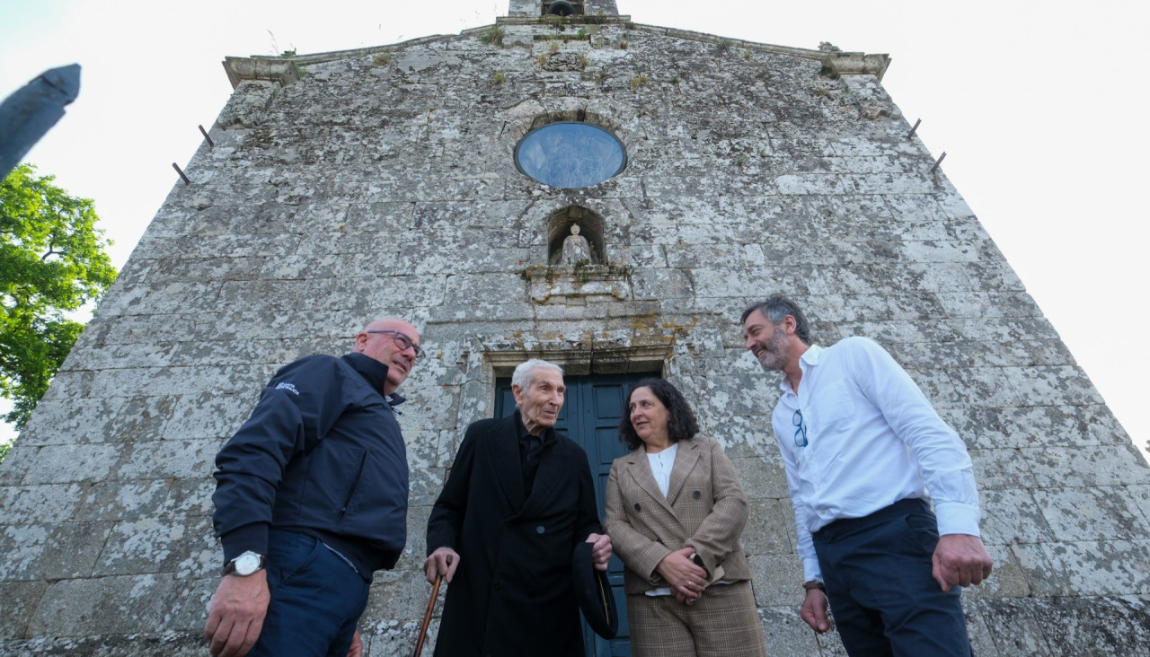 Visita de personalidades a Nosa Señora da Laxe
