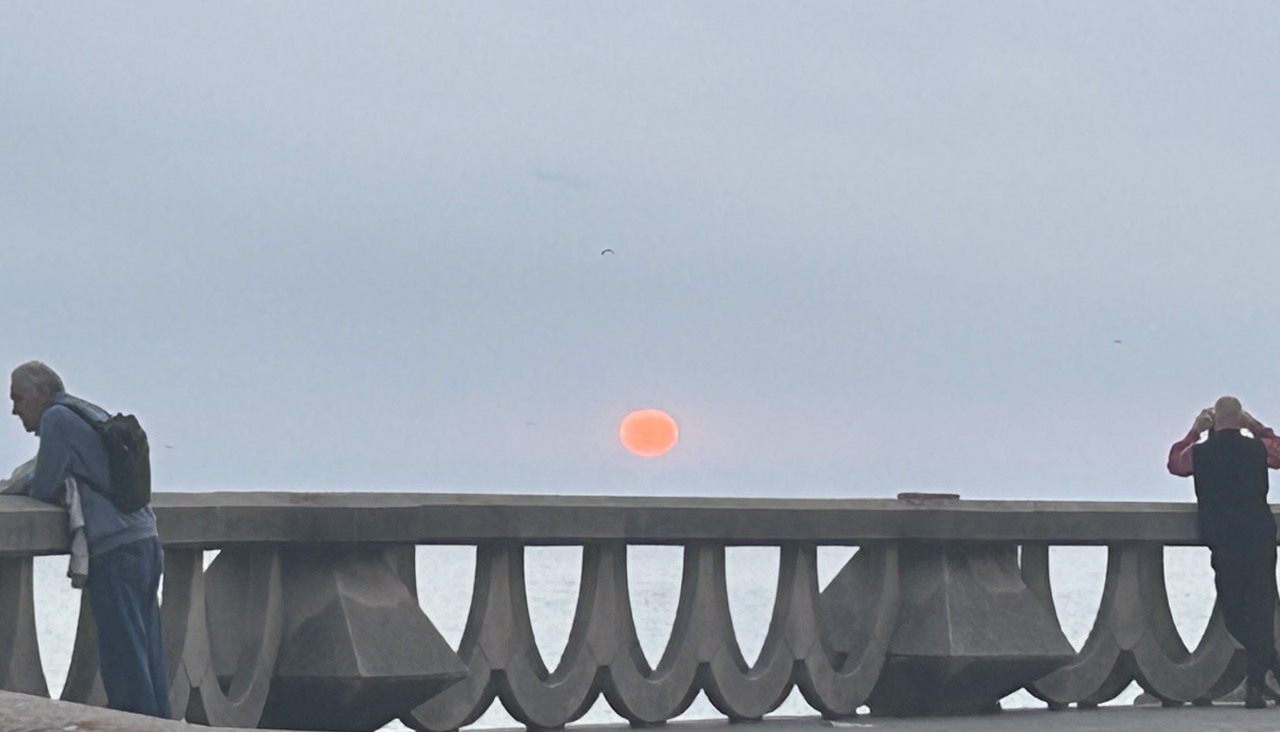 Puesta del sol en el Paseo Marítimo Orzán- Riazor