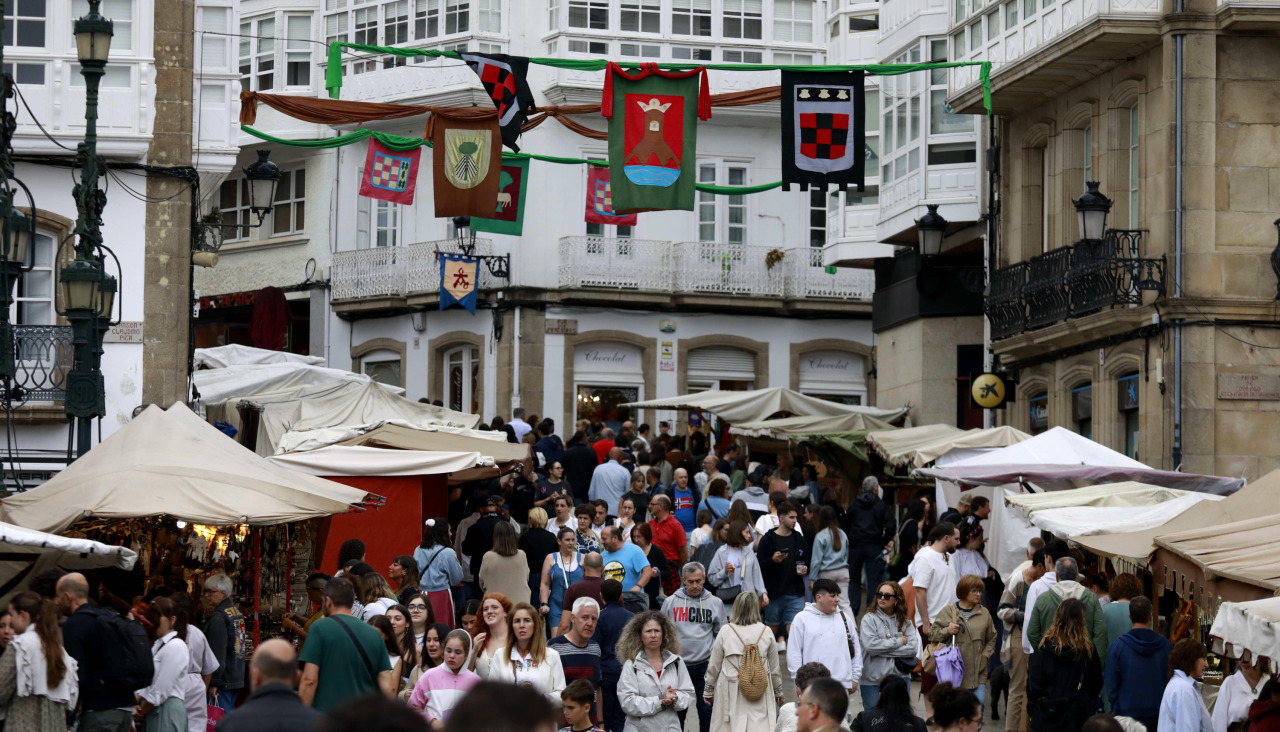 Imagen de archivo de A Porta da Vila durante la Feira Franca Medieval