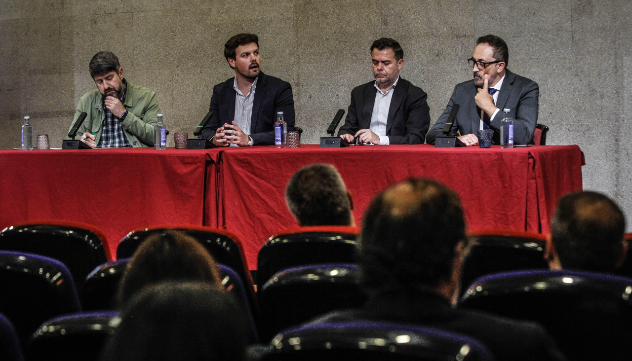 quintana. foro sobre alvedro: AgustÃn collazos, Ãscar Regal, José Pablo Albeal, Antón Ãlvarez Olmo