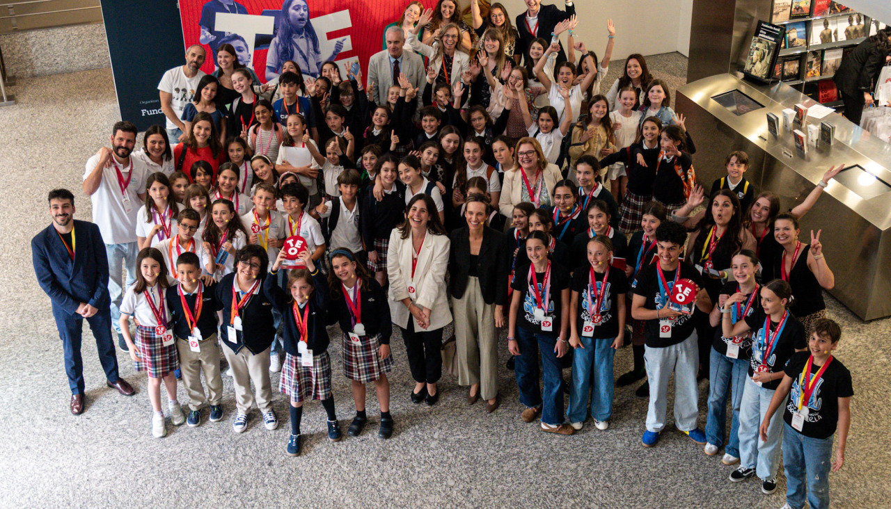 Foto de familia de los participantes en la final, ayer, en la Fundación Barrié