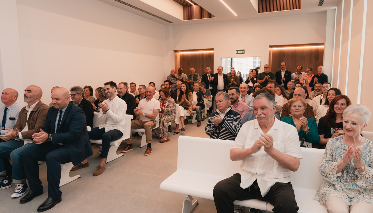 La inauguración del nuevo tanatorio Apóstol en Oleiros