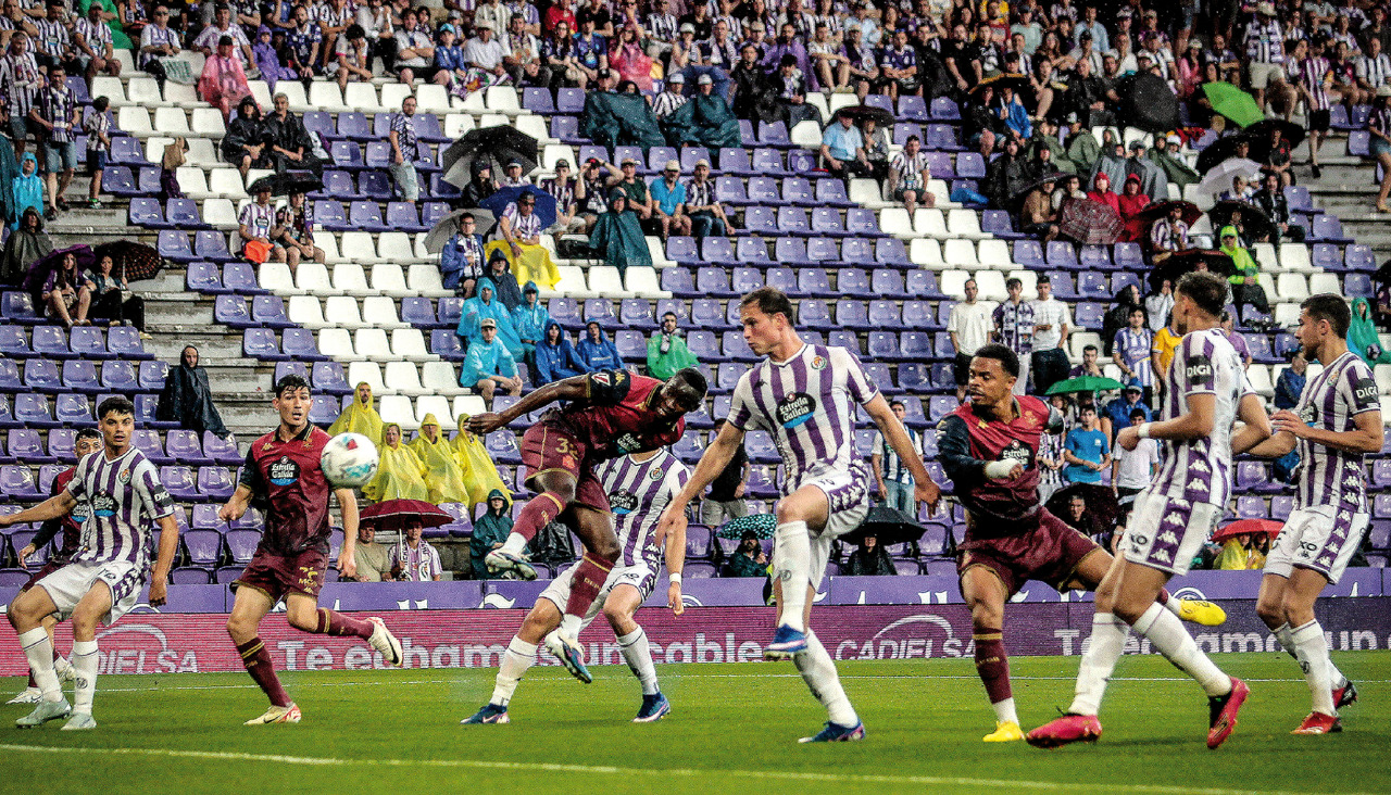 Remate de cabeza de Nsongo Bil en Valladolid que supuso un ascenso