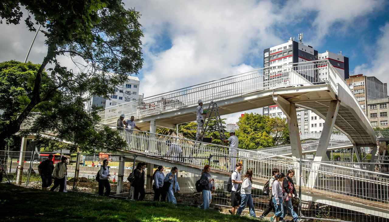 Pasarela entre la estación de autobuses y la de tren