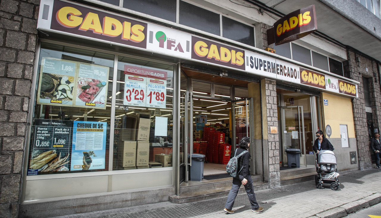 Entrada de un supermercado Gadis