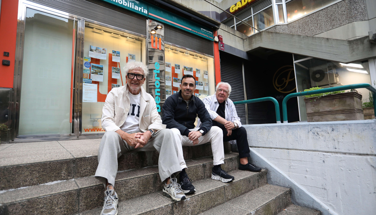 Carlos Saavedra, Emilio Ron y José Luis Saavedra a las puertas de PirámideCarlos José Luis Saavedra y Emilio ron como propietarios de pirámide