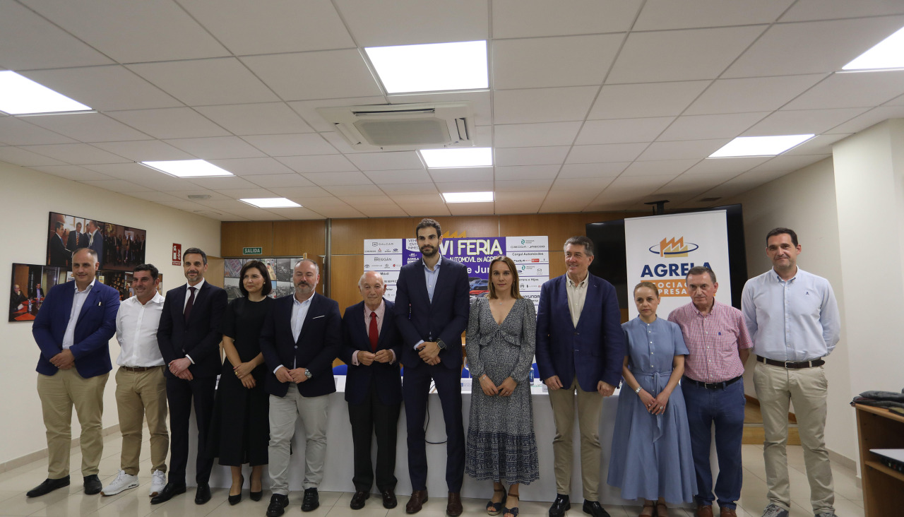 Los participantes en la presentación de la feria
