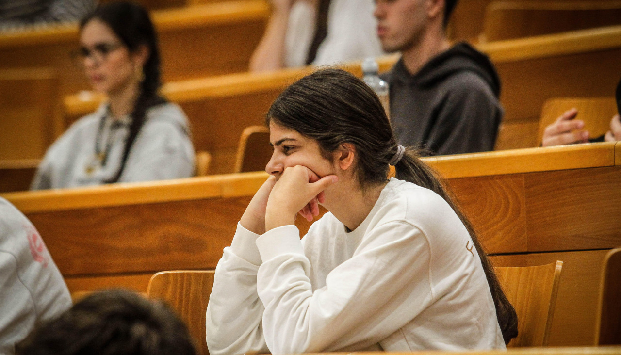 quintana. Pau en la facultad de filologÃ­a de la UDC. alumnos, inhibidores y trÃ¡fico
