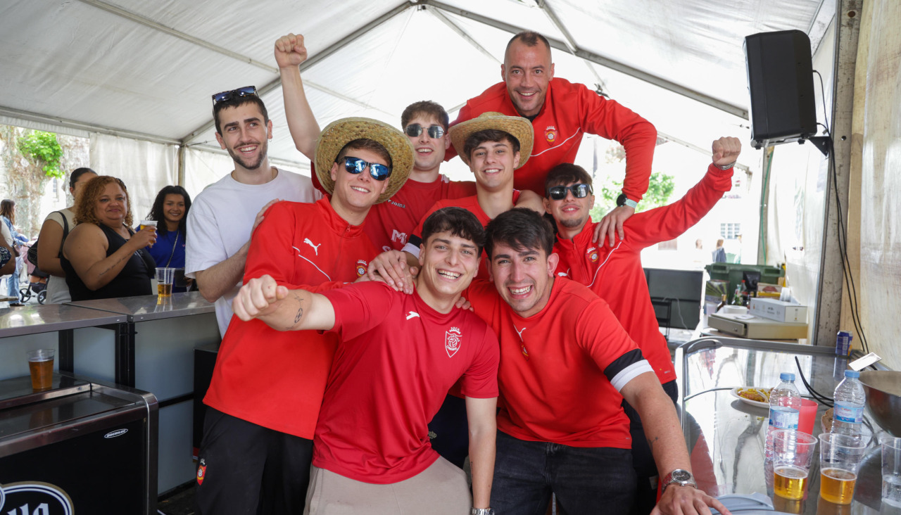 Parte de la organización de la Festa da Xente Nova de Cambre