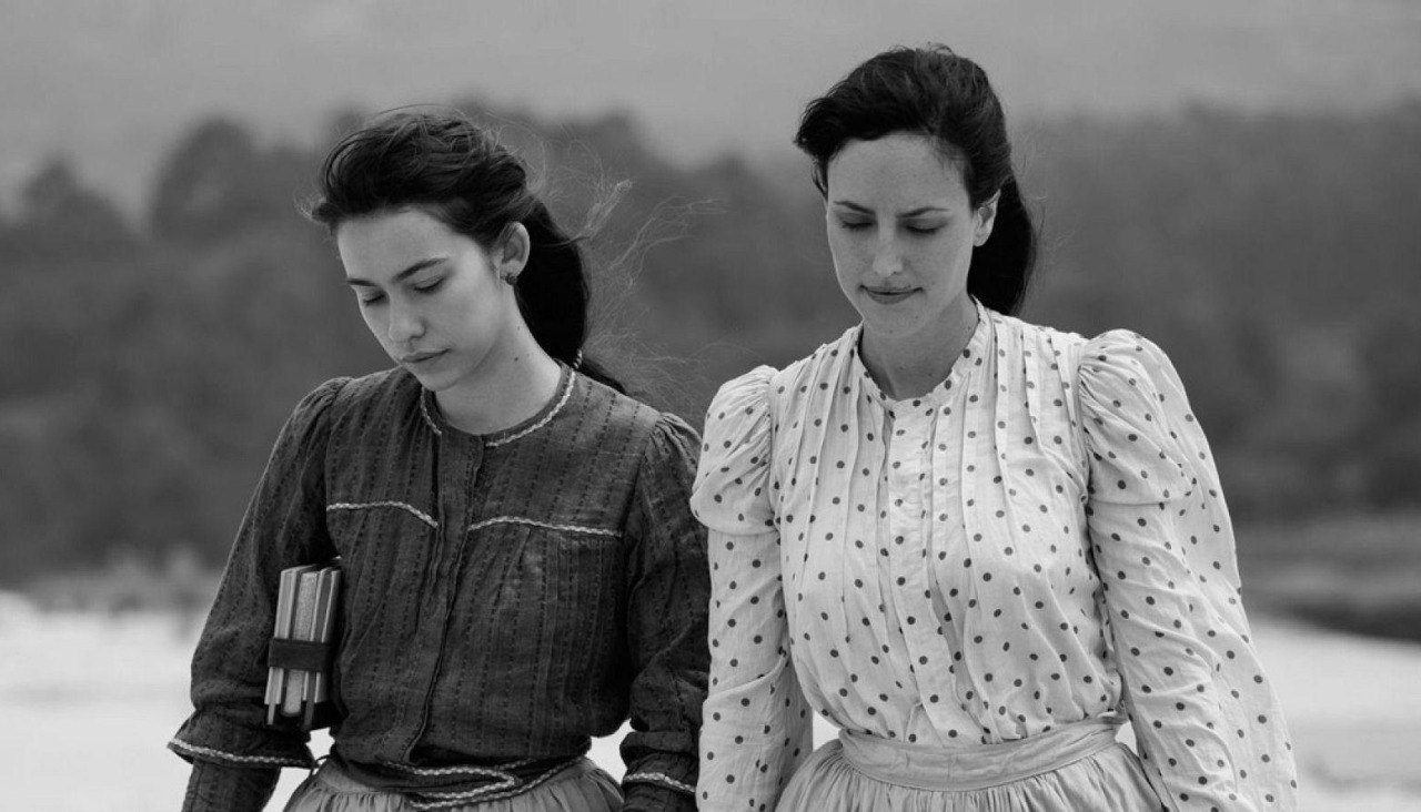 Greta Fernández (Marcela) y Natalia de Molina (Elisa) en un fotograma de la película de Isabel Coixet