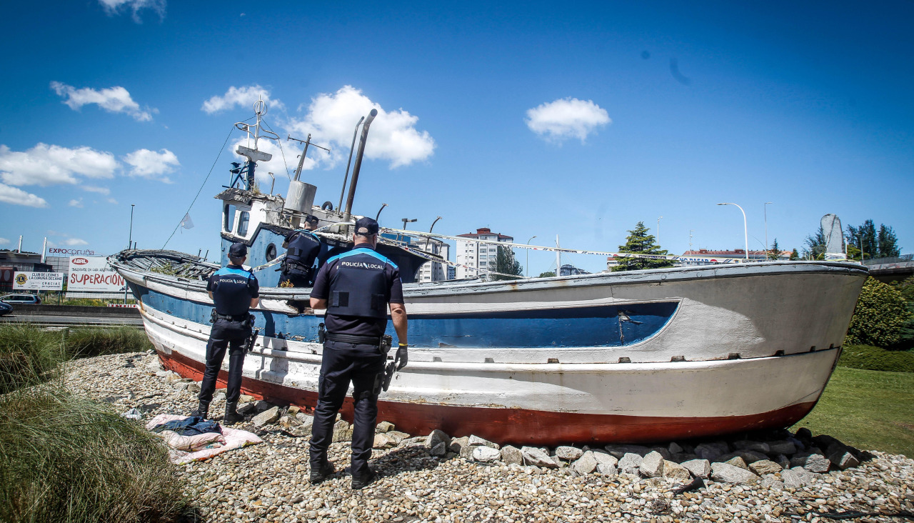 Abordaje de la Policía municipal a los polizones en el barco de Alfonso molina