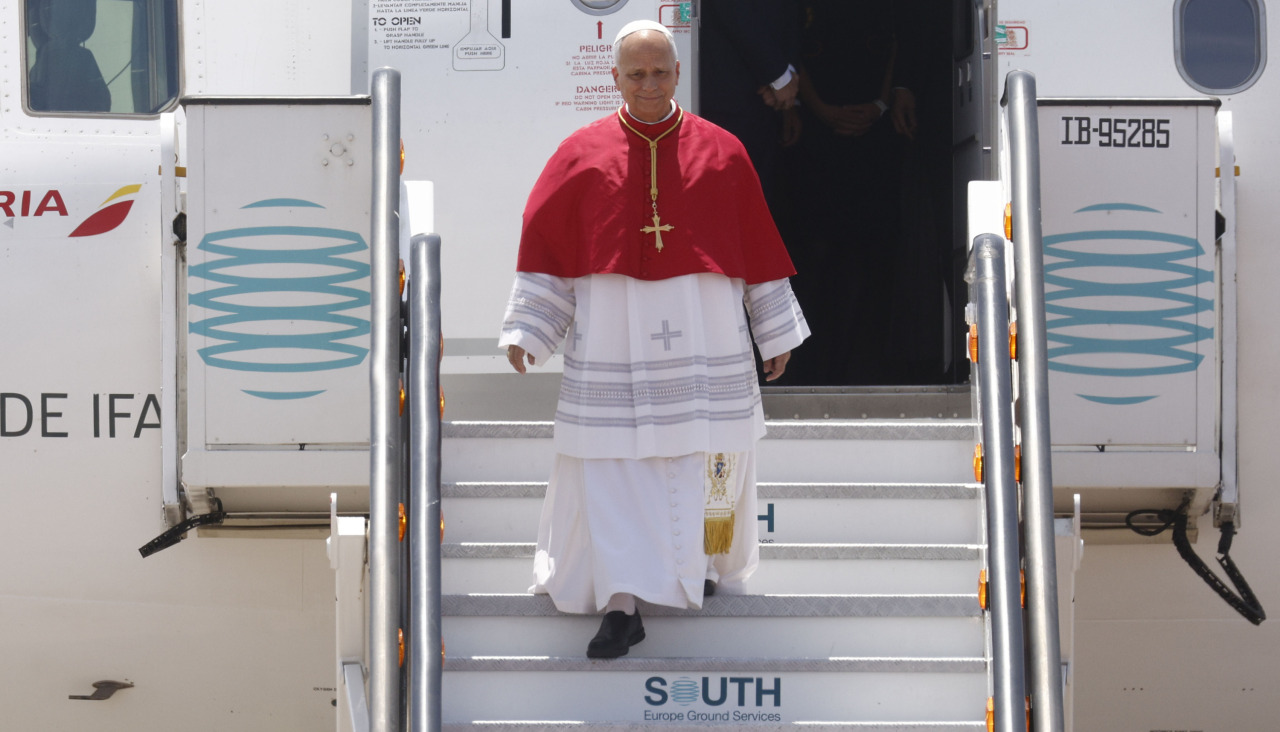 El papa León XIV a su llegad aal aeropuerto de El Prat en Barcelona
