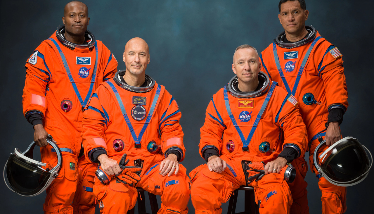 Los integrantes de la tripulación de la misión Artemis III, de izquierda a derecha, Andre Douglas, Luca Parmitano, Randy Bresnik, y Frank Rubio. La NASA presentó a los astronautas que integrarán la misión Artemis III, prevista para 2027 y considerada el próximo gran paso en el programa que busca llevar nuevamente astronautas a la Luna, más de medio siglo después de la histórica misión Apolo 17. EFE/Bill Stafford/NASA /SOLO USO EDITORIAL /NO VENTAS /SOLO DISPONIBLE PARA ILUSTRAR LA NOTICIA QUE ACOMPAÑA /CRÉDITO OBLIGATORIO
