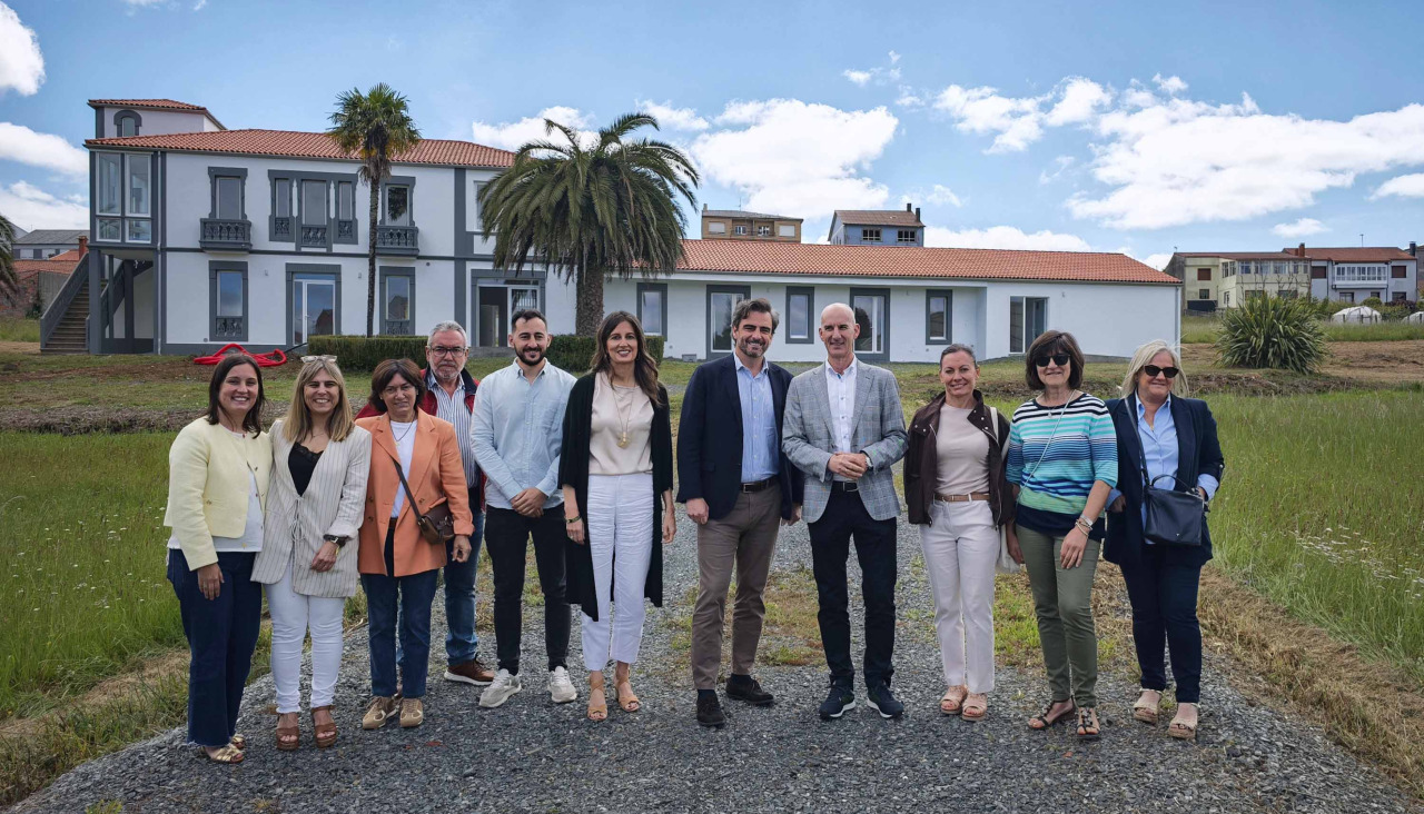 Diego Calvo y Natalia Prieto visitaron las instalaciones acompañado por el alcalde, Javier Caínzos