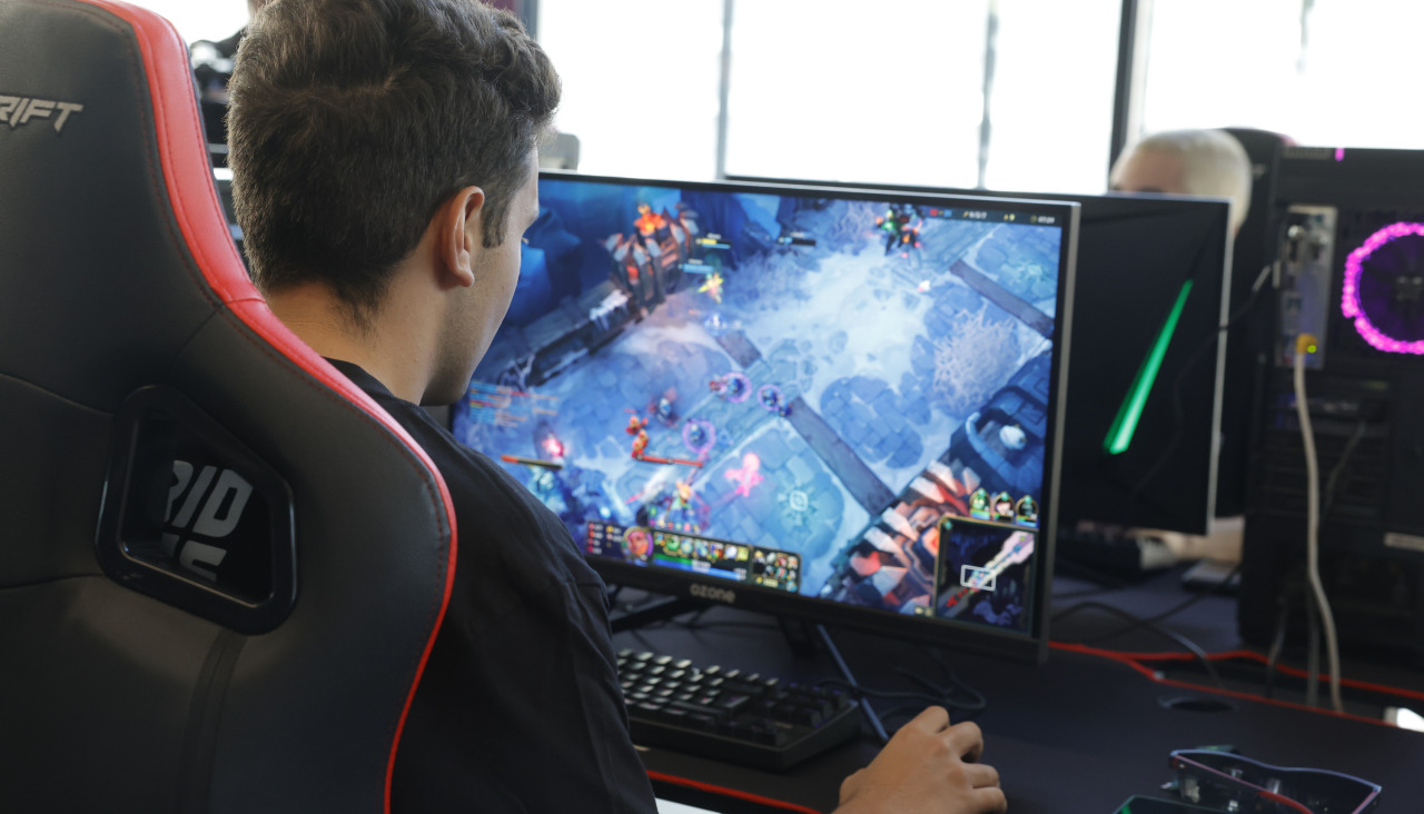 11 octubre 2025MADRID, 26/09/2025.- Asistentes al Madrid In Game Campus del Videojuego Experience Center en Madrid, este viernes. Madrid se transforma desde este viernes, y durante todo el fin de semana, en el centro del universo ?Gamer?. Concursos de 'Cosplay' (disfraces), actividades, la posibilidad de conocer a algunas de las estrellas de los 'e-sports' (deportes electrónicos) y la final europea de uno de los videojuegos más famosos del mundo de competición online, ?League of Legends?, que se disputará hasta el próximo domingo. EFE/Zipi
