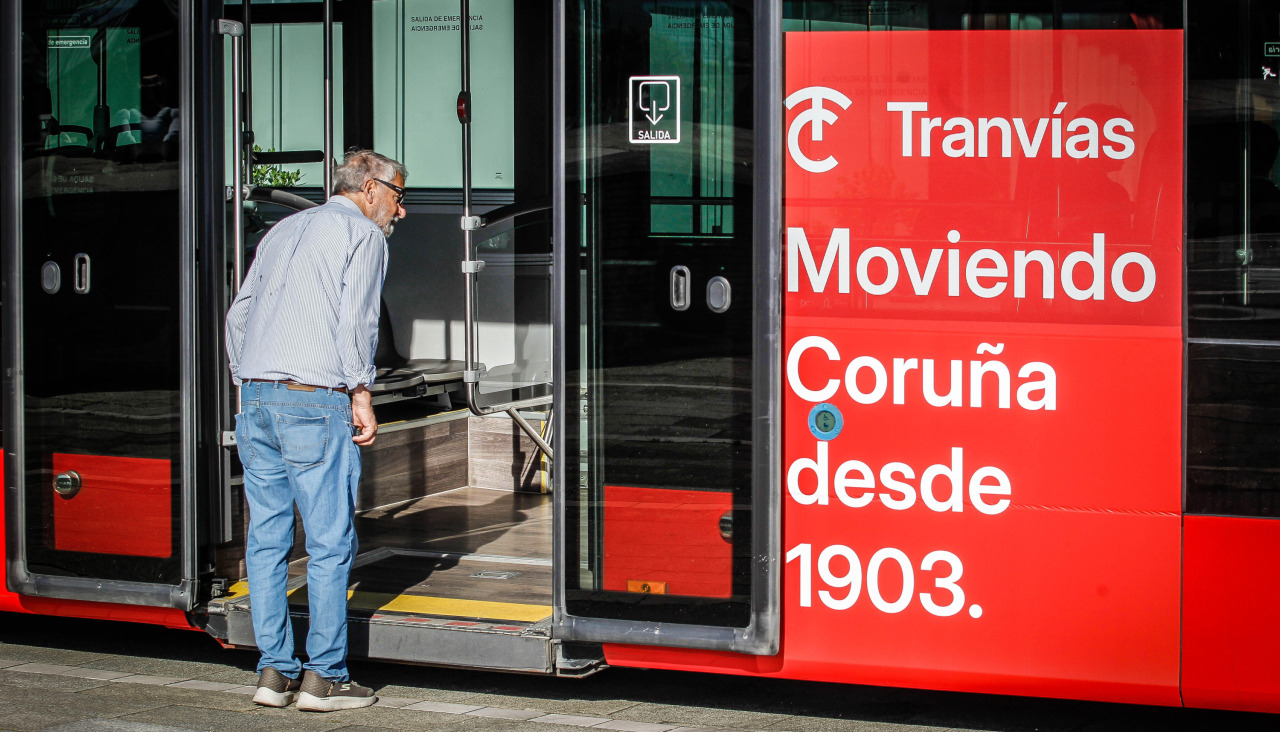 Autobús de Tranvías con el nuevo logotipo y nombre